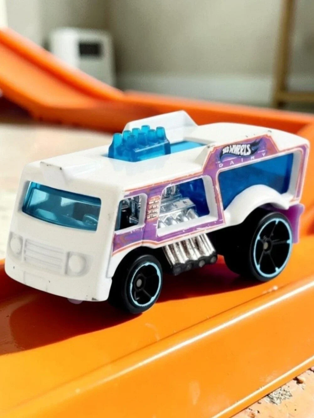 2015 Hot Wheels City Chill Mill Purple/ White Version Dairy Truck Die-Cast 1:64.